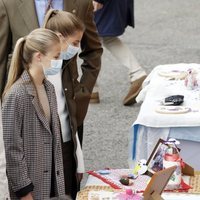 La Princesa Leonor y la Infanta Sofía en un mercadillo de Somao, Pueblo Ejemplar de Asturias 2020