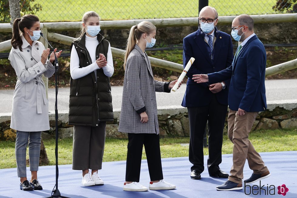 La Princesa Leonor hace entrega del diploma que acredita a Somao como Pueblo Ejemplar de Asturias 2020