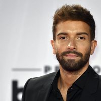 Pablo Alborán posa en la alfombra roja de los Billboard Latin Music Awards 2020