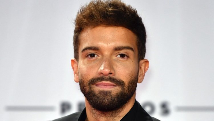 Pablo Alborán posa en la alfombra roja de los Billboard Latin Music Awards 2020