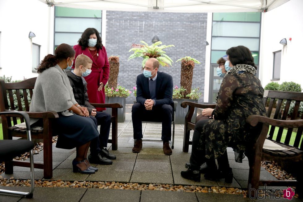 El Príncipe Guillermo con pacientes de cáncer en el Royal Marsden Hospital de Sutton