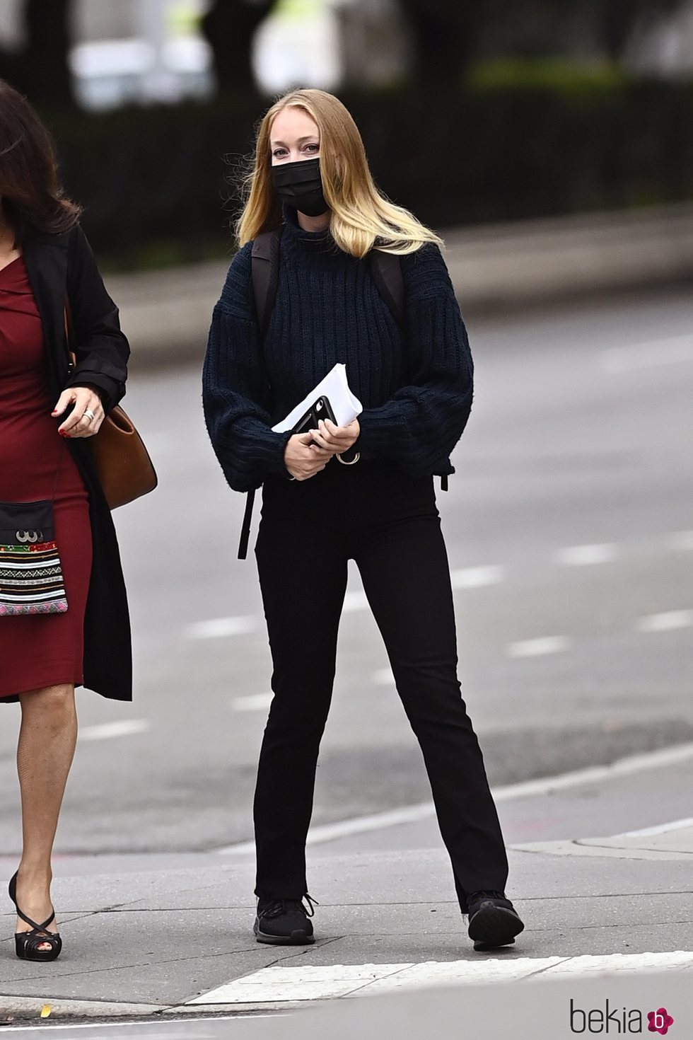 India Oxenberg llegando al Tribunal de lo Penal de Brooklyn