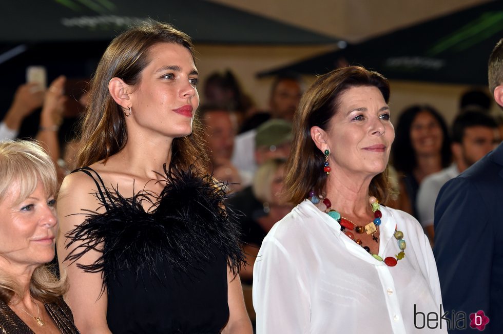 Carolina de Mónaco y Carlota Casiraghi en un concurso hípico en Mónaco