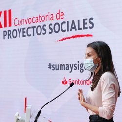 La Reina Letizia dando un discurso en la XII Convocatoria de Proyectos Sociales del Banco Santander