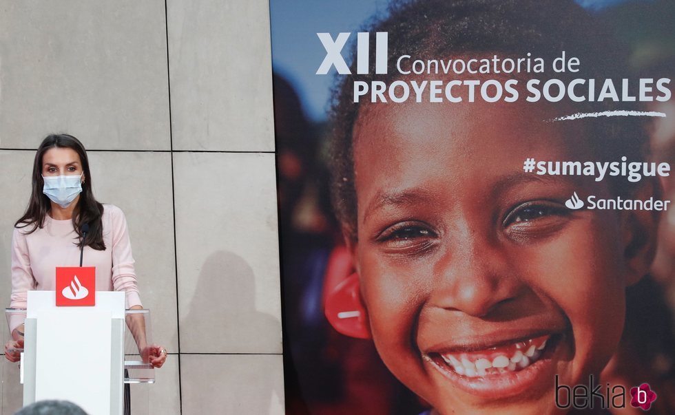 La Reina Letizia presidiendo la XII Convocatoria de Proyectos Sociales del Banco Santander