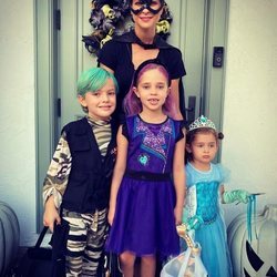 Magdalena de Suecia con sus hijos Leonor, Nicolás y Adrienne disfrazados en Halloween