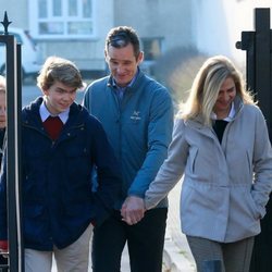 La Infanta Cristina e Iñaki Urdangarin con su hijo Miguel Urdangarin y Claire Liebaert en Vitoria