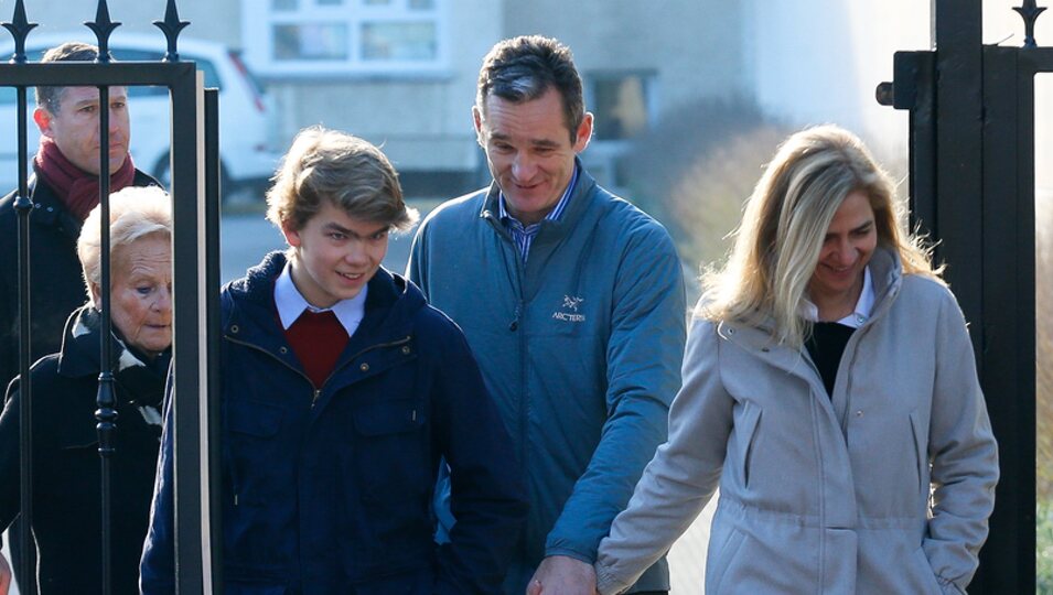 La Infanta Cristina e Iñaki Urdangarin con su hijo Miguel Urdangarin y Claire Liebaert en Vitoria