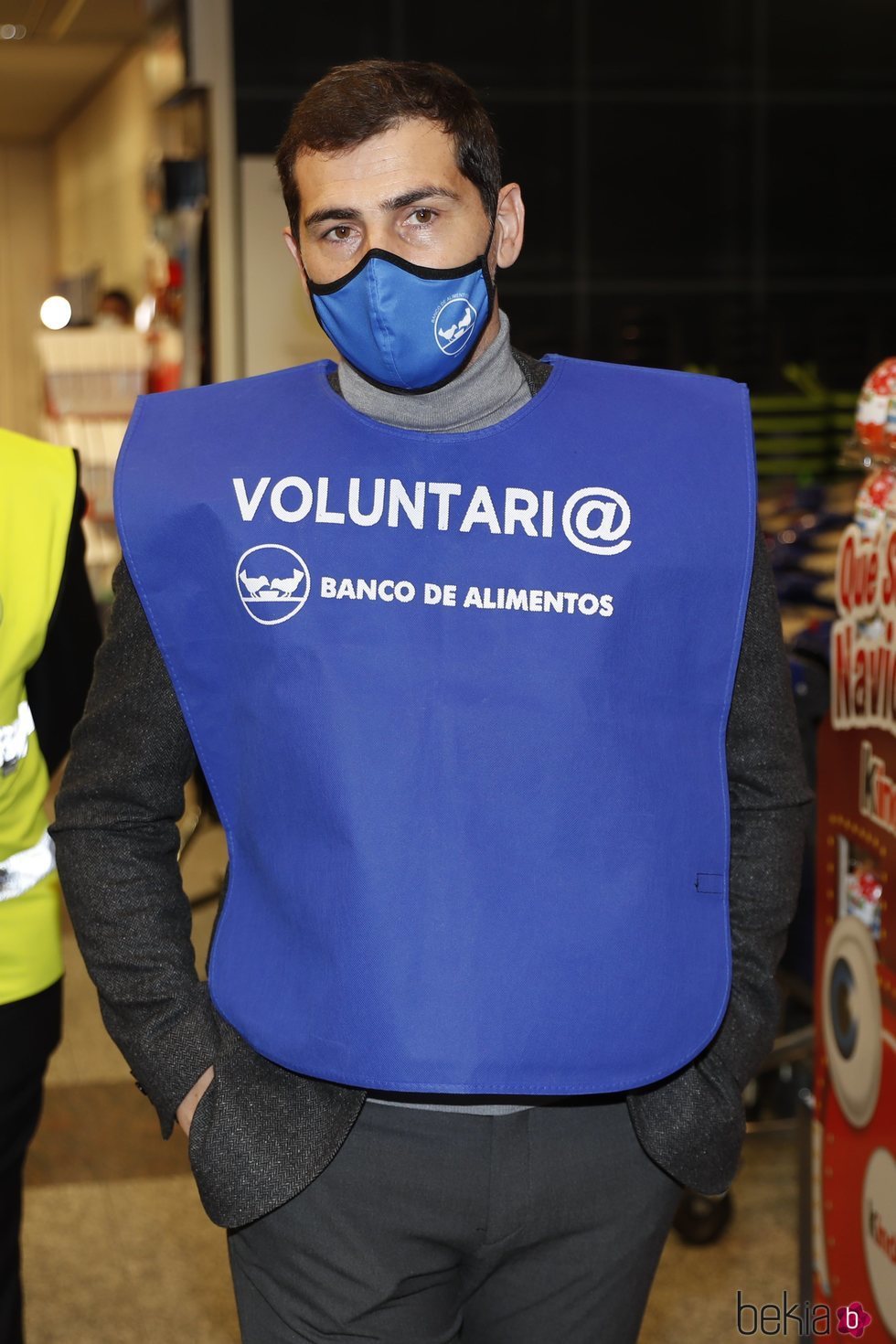 Iker Casillas como voluntario en la campaña de la recogida del Banco de Alimentos