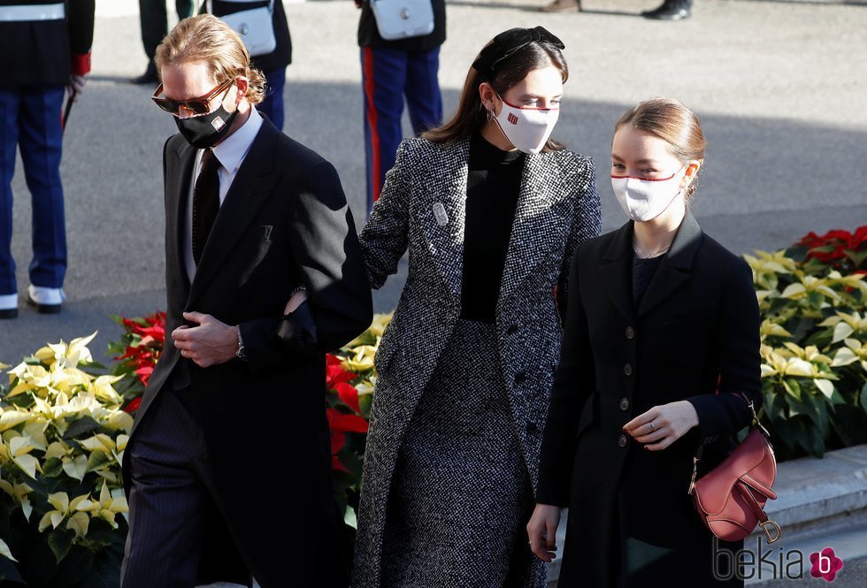 Andrea Casiraghi y Tatiana Santo Domingo con Alexandra de Hannover en el Día Nacional de Mónaco 2020