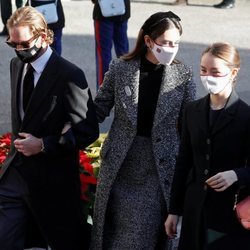 Andrea Casiraghi y Tatiana Santo Domingo con Alexandra de Hannover en el Día Nacional de Mónaco 2020