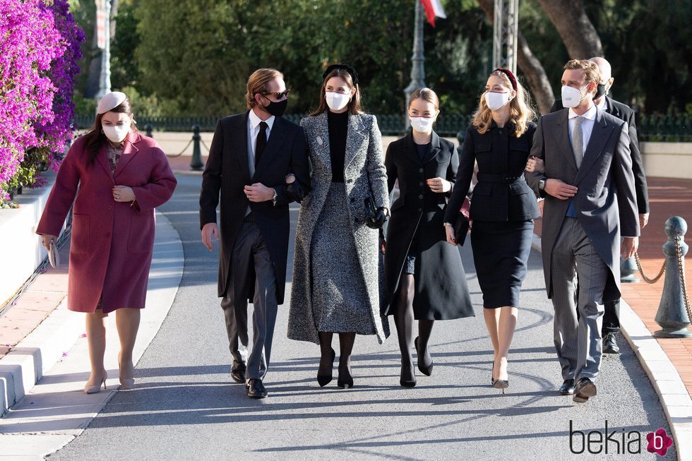 Andrea Casiraghi, Tatiana Santo Domingo, Pierre Casiraghi, Beatrice Borromeo, Alexandra de Hannover y Mélanie-Antoinette de Massy en el Día Nacional de Món