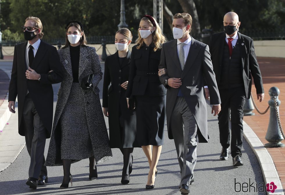 Andrea Casiraghi, Tatiana Santo Domingo, Pierre Casiraghi, Beatrice Borromeo y Alexandra de Hannover en el Día Nacional de Mónaco 2020