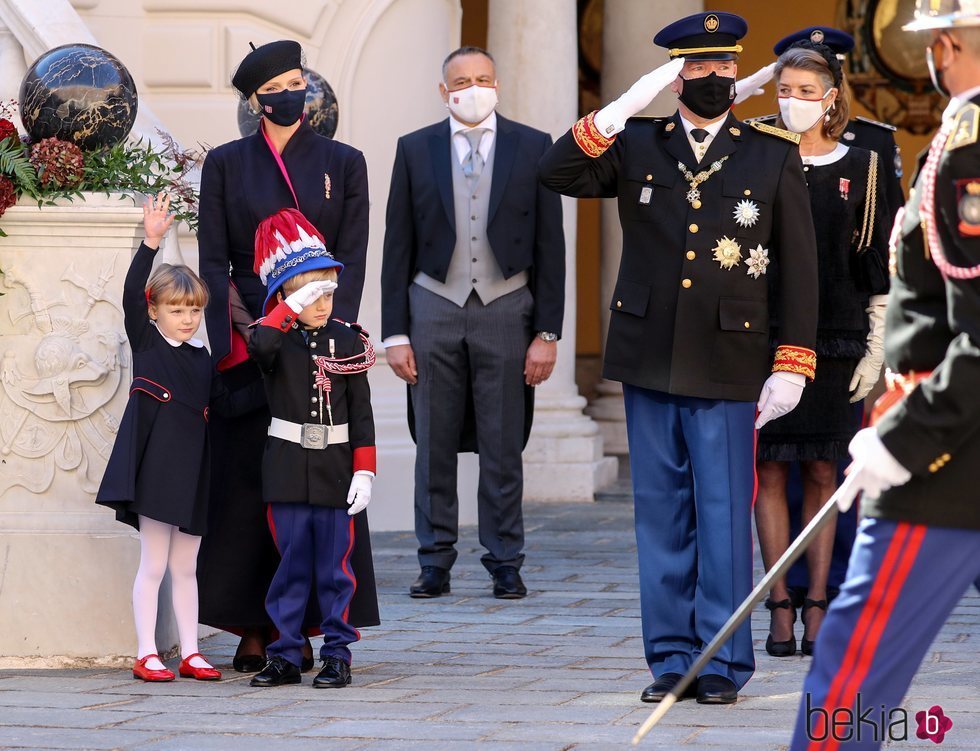 Alberto y Charlene de Mónaco, Jacques y Gabriella de Mónaco y Carolina de Mónaco en el Día Nacional de Mónaco