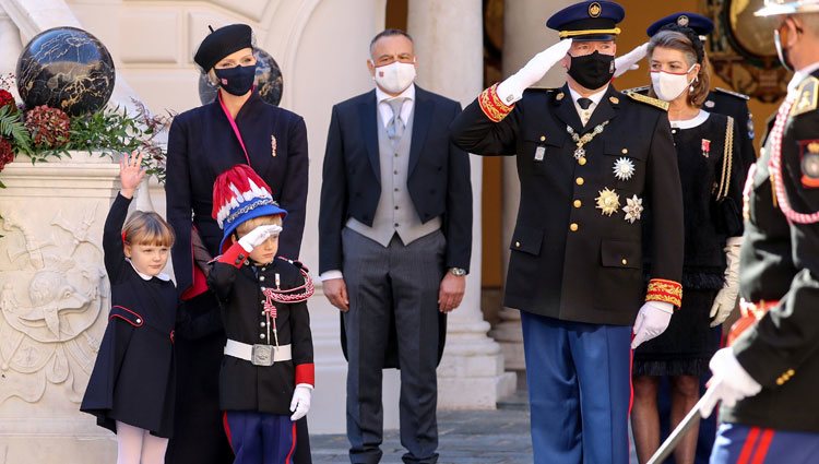 Alberto y Charlene de Mónaco, Jacques y Gabriella de Mónaco y Carolina de Mónaco en el Día Nacional de Mónaco