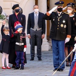 Alberto y Charlene de Mónaco, Jacques y Gabriella de Mónaco y Carolina de Mónaco en el Día Nacional de Mónaco