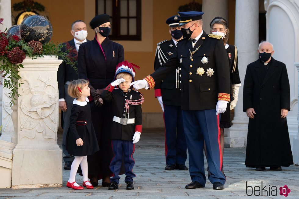 Alberto y Charlene de Mónaco con sus hijos Jacques y Gabriella de Mónaco en el Día Nacional de Mónaco 2020