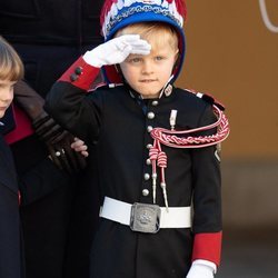 Jacques de Mónaco haciendo el saludo militar en el Día Nacional de Mónaco 2020