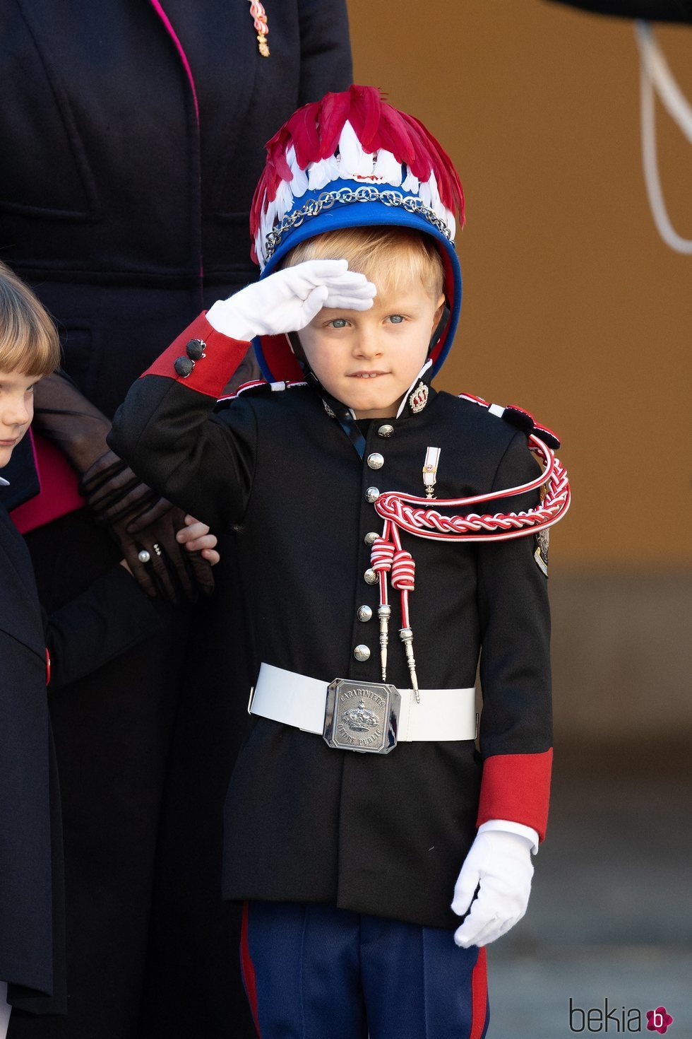 Jacques de Mónaco haciendo el saludo militar en el Día Nacional de Mónaco 2020