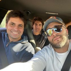 Fran, Kiko y Cayetano Rivera, en su reencuentro yendo a visitar al tío Riverita