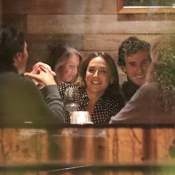 Tamara Falcó e Íñigo Onieva compartiendo cena con unos amigos