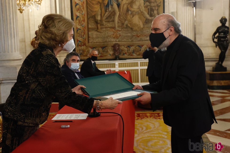 La Reina Sofía entrega a Raúl Zurita el Premio Reina Sofía de Poesía Iberoamericana