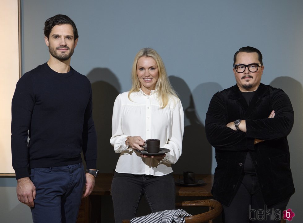 Carlos Felipe de Suecia, Andrea Brodin y Oscar Kylberg en la presentación de la marca NJRD