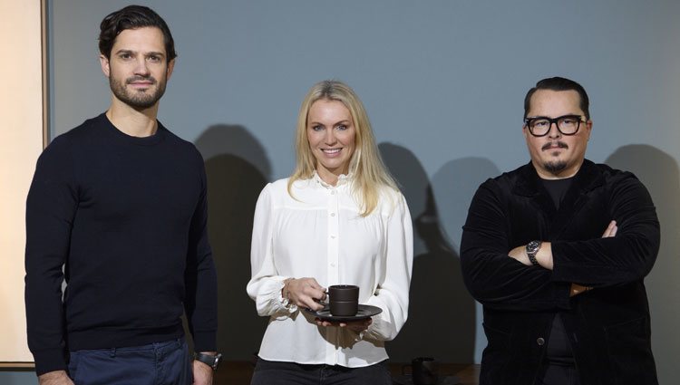 Carlos Felipe de Suecia, Andrea Brodin y Oscar Kylberg en la presentación de la marca NJRD