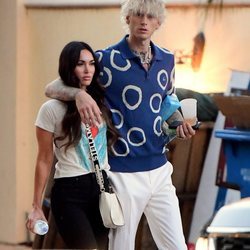 Machine Gun Kelly y Megan Fox paseando por Los Ángeles