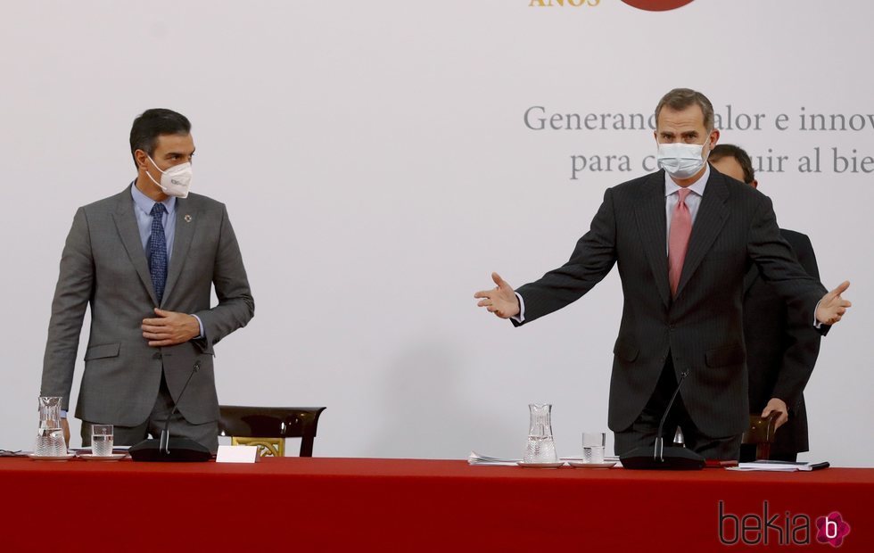 El Rey Felipe con Pedro Sánchez en su reaparición tras su cuarentena preventiva