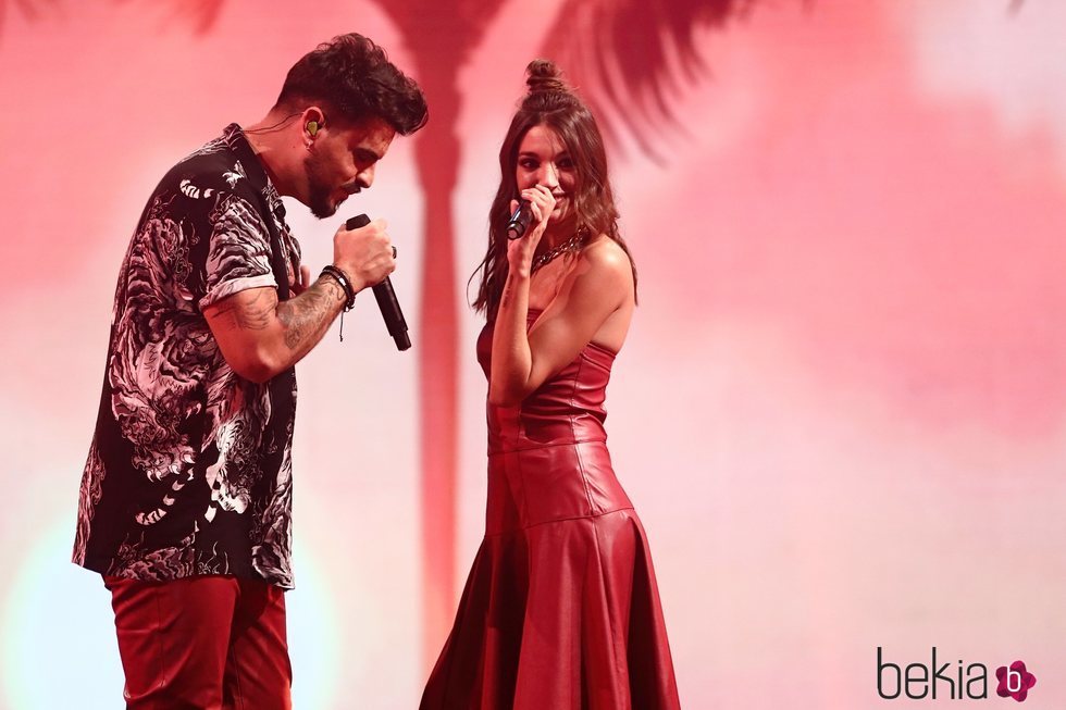 Ana Guerra y Bombai durante su actuación en Los 40 Music Awards 2020