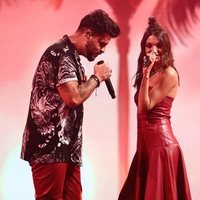 Ana Guerra y Bombai durante su actuación en Los 40 Music Awards 2020