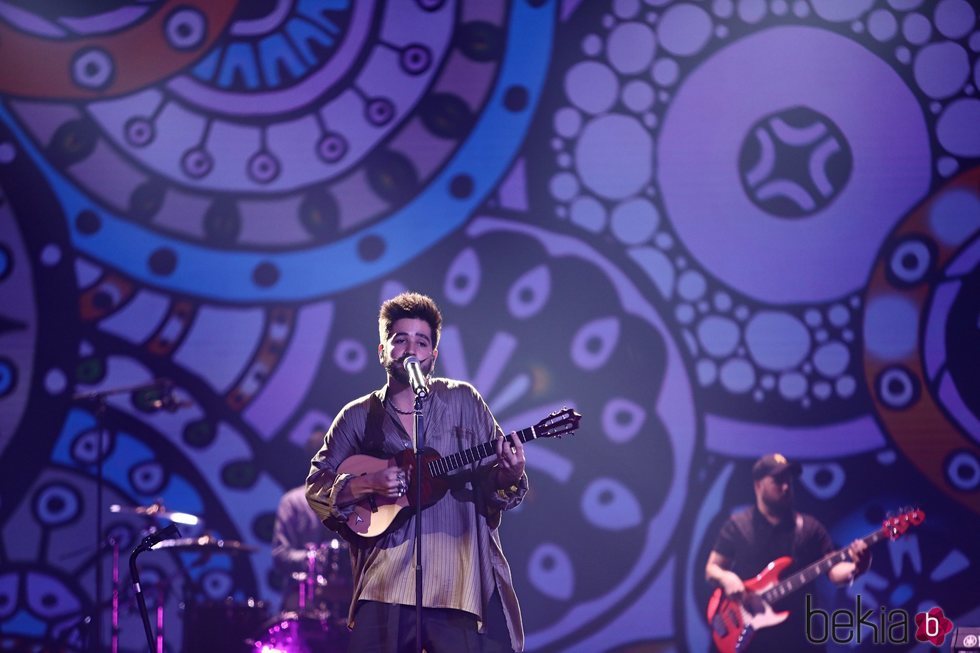 Camilo en su actuación en Los 40 Music Awards 2020