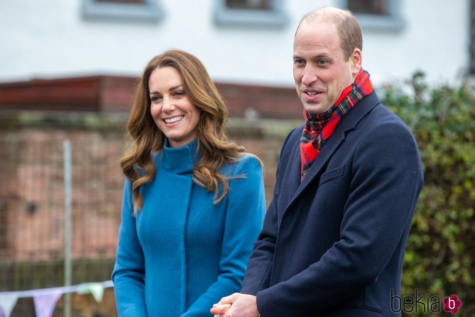 El Príncipe Guillermo y Kate Middleton en una escuela de Berwick upon Tweed durante su Royal Train Tour