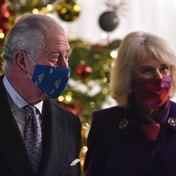 El Príncipe Carlos y Camilla Parker en un encuentro con voluntarios y trabajadores esenciales en Windsor Castle