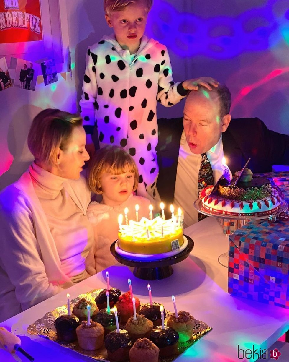 Jacques y Gabriella de Mónaco en la celebración de su 6 cumpleaños junto a Alberto y Charlene de Mónaco