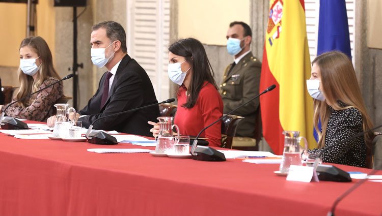 Los Reyes Felipe y Letizia, la Princesa Leonor y la Infanta Sofía durante la reunión del Patronato de la Fundación Princesa de Girona