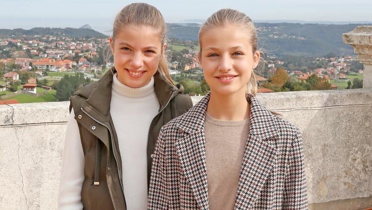 La Princesa Leonor y la Infanta Sofía felicitan la Navidad 2020 con una foto inédita en Somao