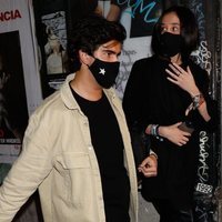 Victoria Federica y Jorge Bárcenas saliendo de un bar en Madrid