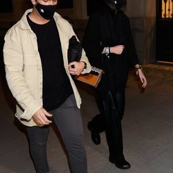 Victoria Federica y Jorge Bárcenas paseando por la noche en Madrid