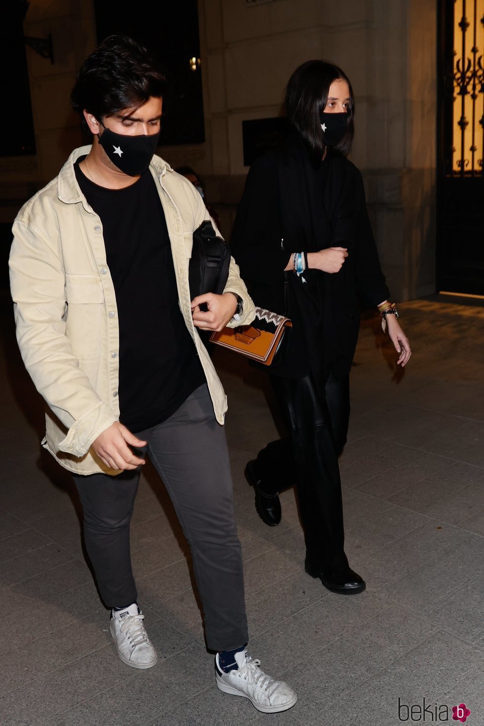 Victoria Federica y Jorge Bárcenas paseando por la noche en Madrid