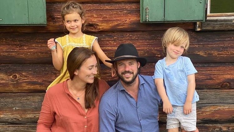 Félix y Claire de Luxemburgo con sus hijos Amalia y Liam de Luxemburgo en su felicitación navideña