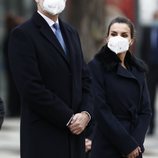 Los Reyes Felipe y Letizia en la inauguración del monumento en memoria a los sanitarios fallecidos durante la pandemia