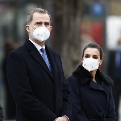 Inauguración del monumento en memoria a los sanitarios fallecidos durante la pandemia