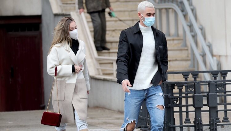 Ester Expósito y  Alejandro Speitzer juntos de paseo por Madrid