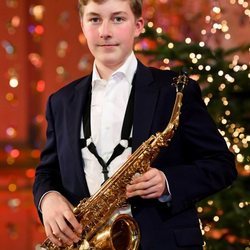 Emmanuel de Bélgica con su saxofón en el concierto de Navidad 2020