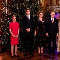 Felipe y Matilde de Bélgica con sus hijos Isabel, Gabriel, Emmanuel y Leonor de Bélgica en el concierto de Navidad 2020