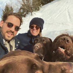 Felipe de Grecia y Nina Flohr con sus perros en su primera Navidad tras su boda