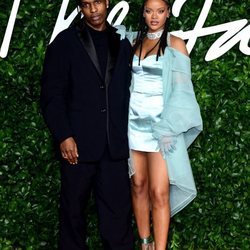 Rihanna y ASAP Rocky en el photocall de the Fashion Awards 2019 en Londres