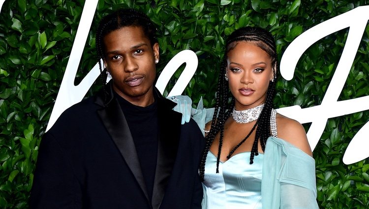 Rihanna y ASAP Rocky en el photocall de the Fashion Awards 2019 en Londres